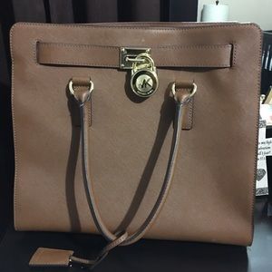 Michael kors Large Hamilton Purse SOLD‼️